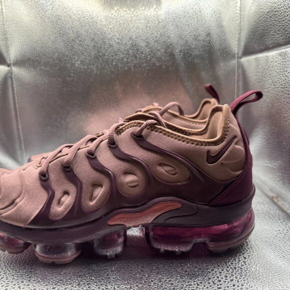 Size 9.5 Nike Air VaporMax Plus Bordeaux Smokey Mauve Womens Sneaker AO4550-200 - Picture 5 of 13